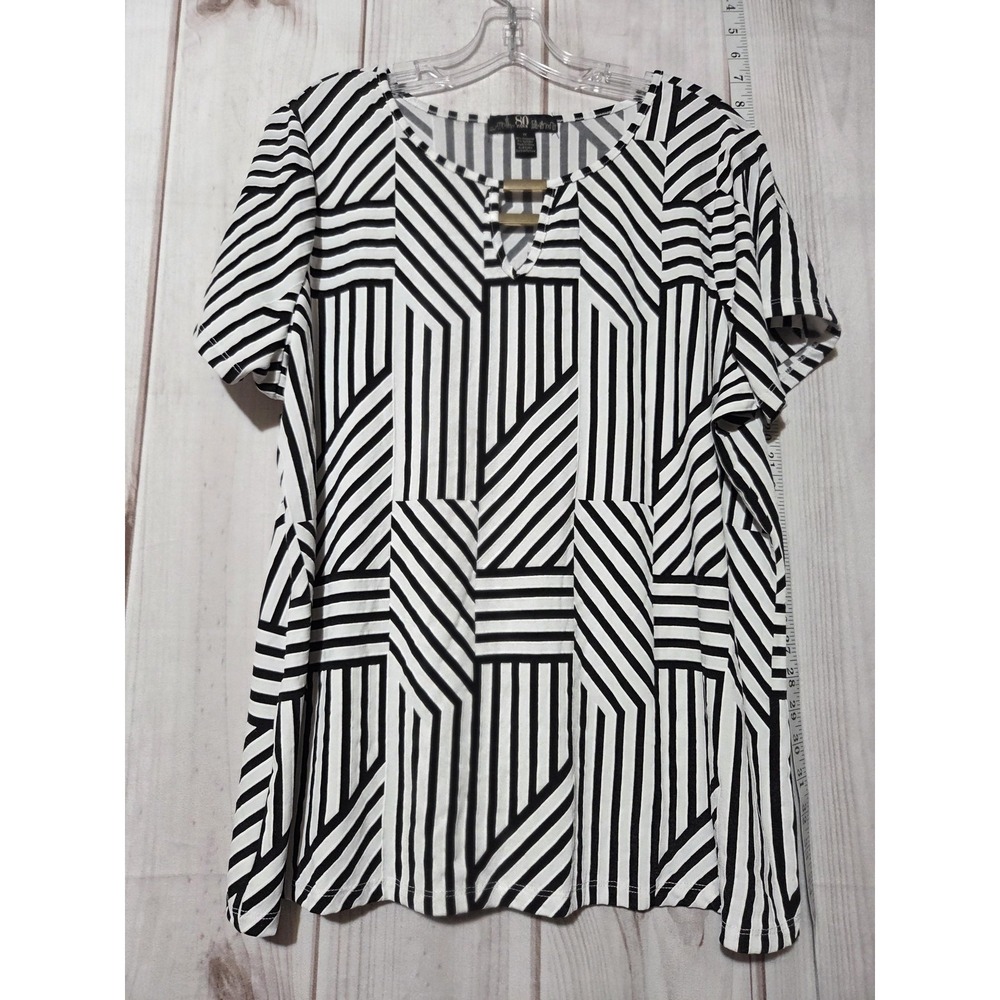 80 Park Womens 1X Top Black White Geometric Striped Keyhole Gold Bar‎ Blouse
